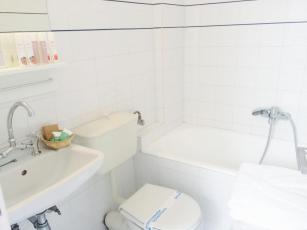 bath_1.jpg
